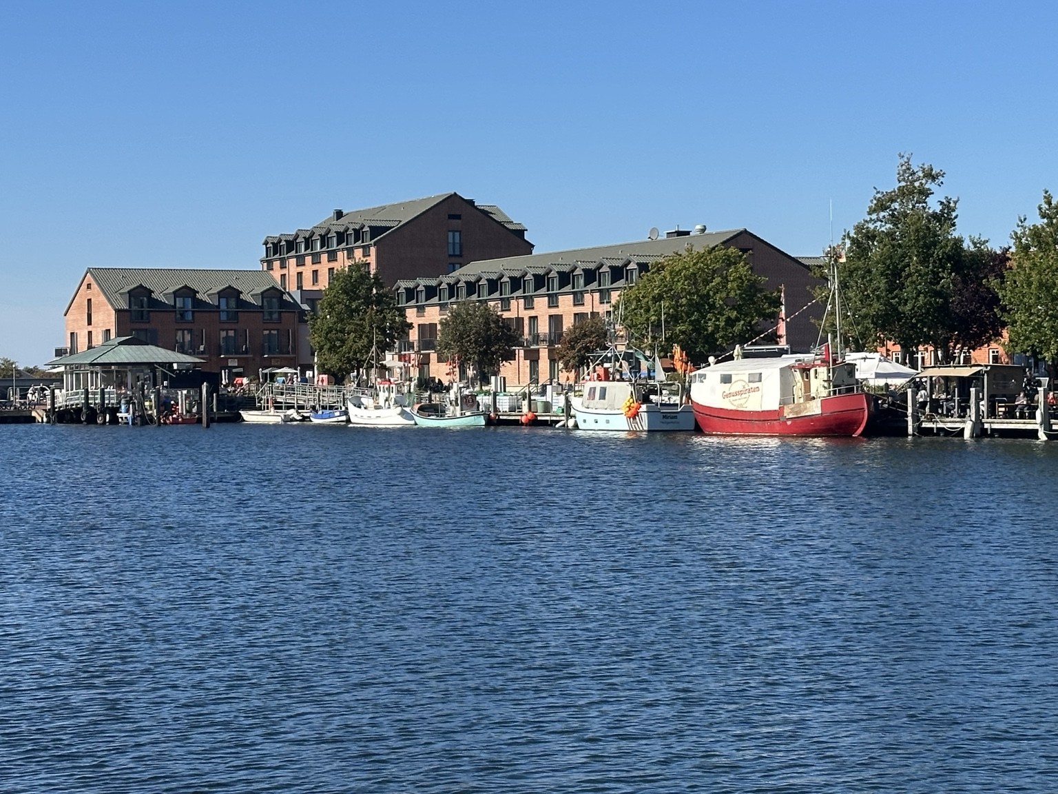 Originalfoto der Fischerboote im historischen Hafen